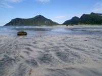 Schwarzgraue Strukturen am Skagensand - Lofoten